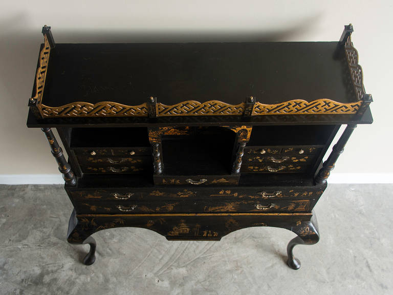 Queen Anne Period Chinoiserie Cabinet on Stand, England, circa 1710 3