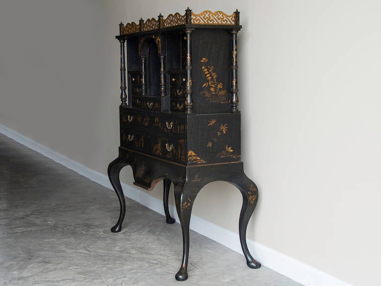 English Queen Anne Period Chinoiserie Cabinet on Stand, England, circa 1710
