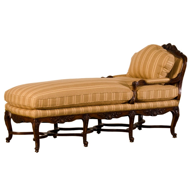 Antique French Regence Period Carved Walnut Chaise Longue, circa 1720 For Sale