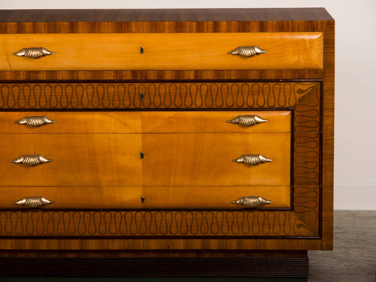 Vintage Italian Art Deco Period Walnut, Maple Chest of Drawers, circa 1930 For Sale 1