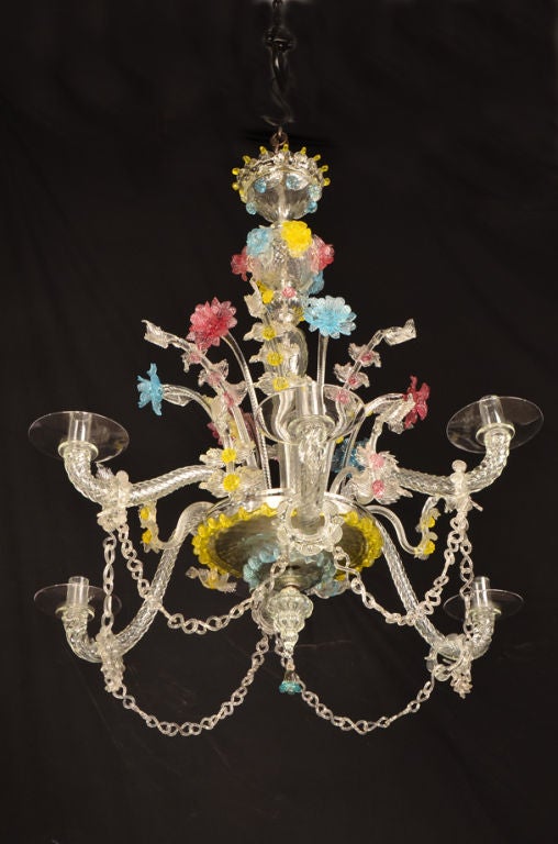 20th Century A beautiful glass chandelier from Italy c.1920