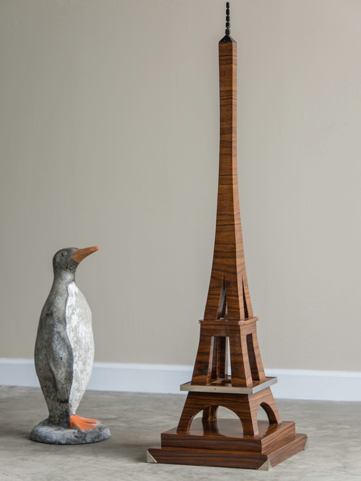Vintage French Art Deco Period Grand Scale Eiffel Tower of Rosewood, circa 1930 In Excellent Condition For Sale In Houston, TX