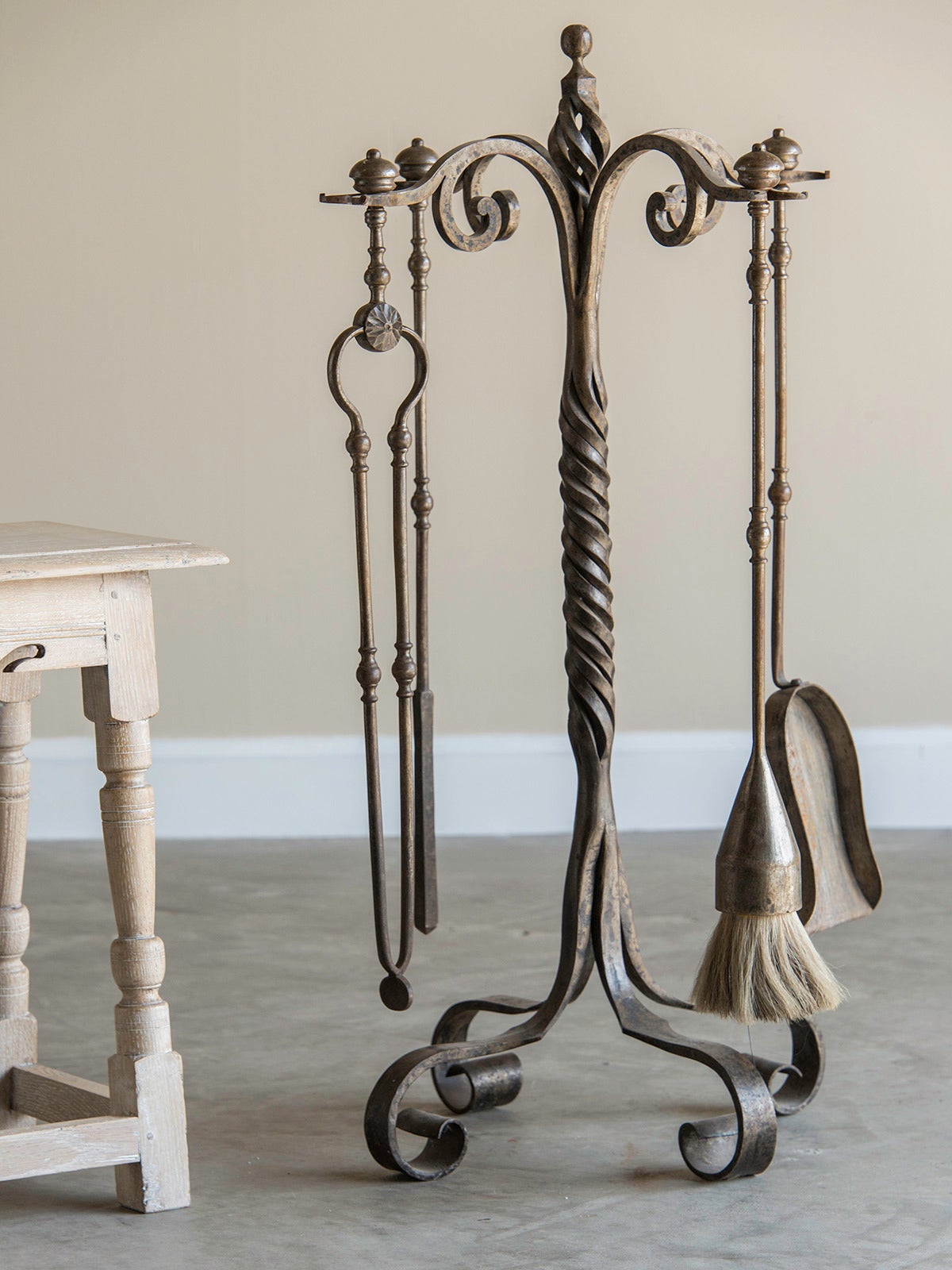 Set of French Forged Iron Fireplace Tools, Belle Époque Period circa 1920 In Excellent Condition In Houston, TX