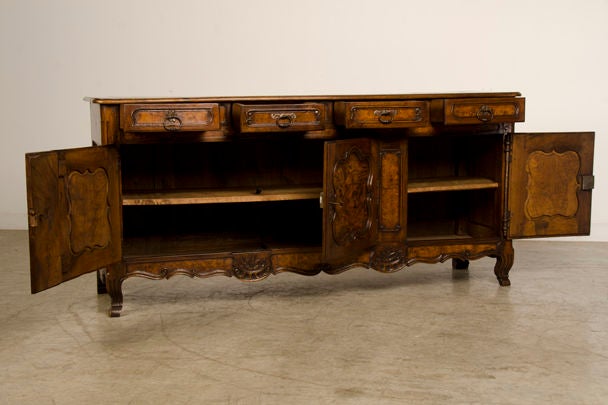 A superb Louis XV period walnut enfilade from France c.1770 In Excellent Condition In Houston, TX