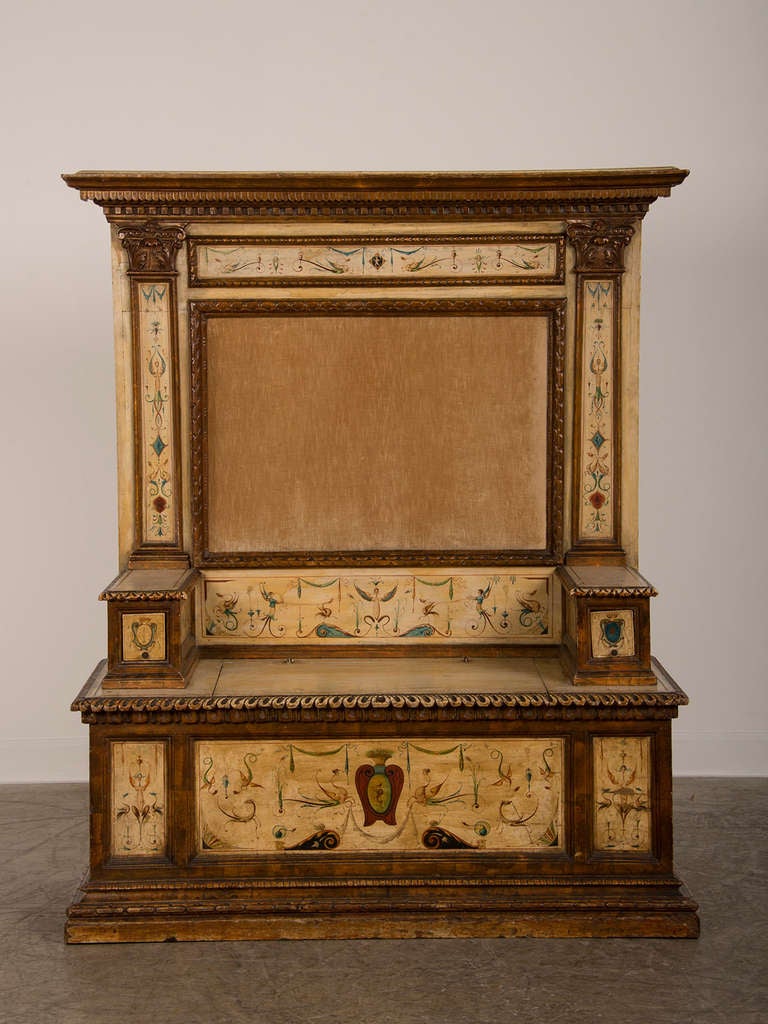 Antique Italian Neoclassical Tuscan Carved Hall Storage Bench late 19th century In Excellent Condition In Houston, TX