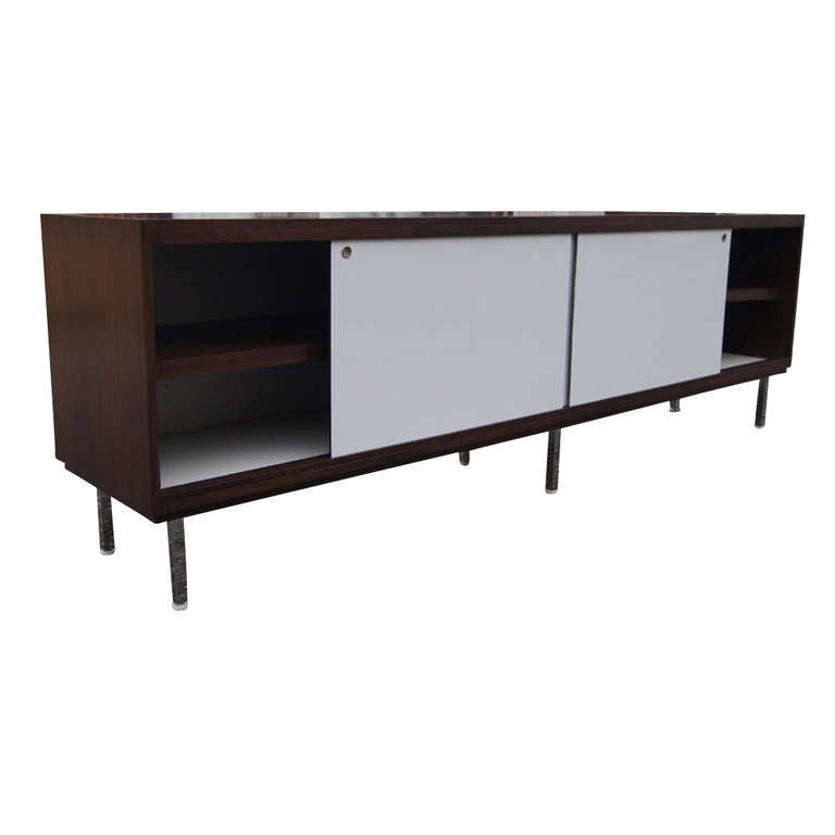 Measures: 7.5 foot credenza in the style of Florence Knoll.