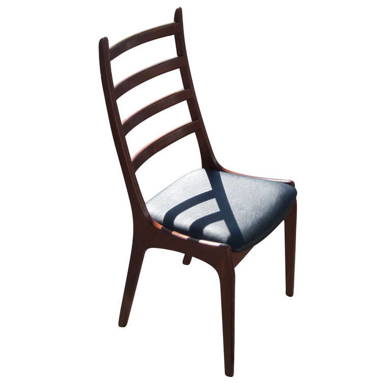 A beautiful set of six dining chairs made in Denmark.
Rosewood construction with black vegan leather seats.