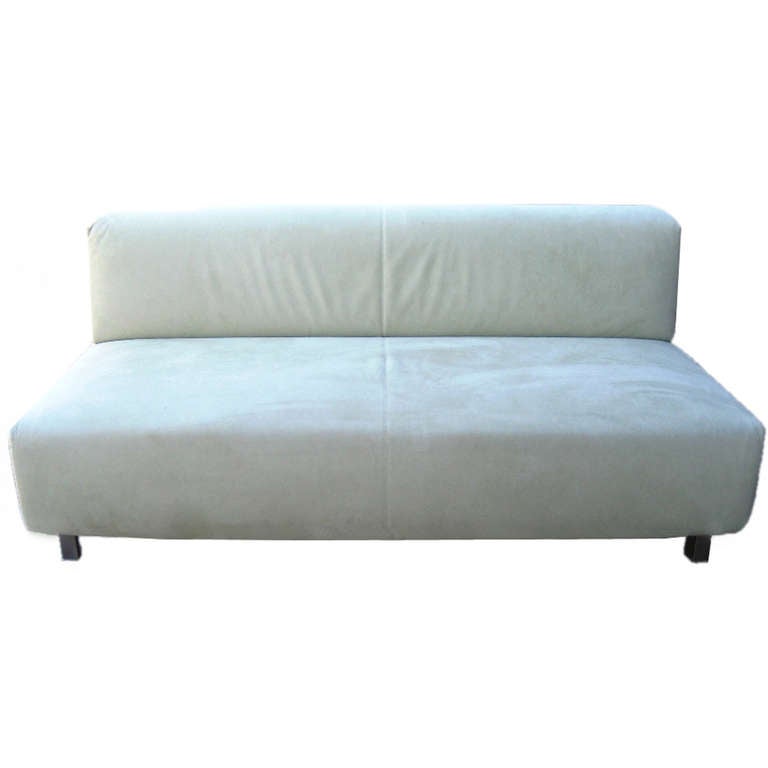 Fixed and modular sofa. Frame in double-paneled poplar and pine. Seat frame with coated rubber elastic straps. Padding in differentiated density polyurethane foam covered with a mat in prewashed and sterilized goose down, stitched into separate