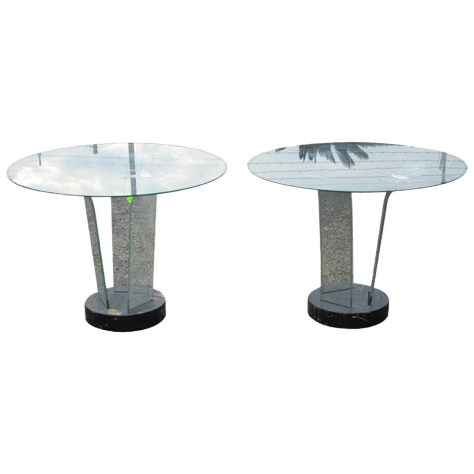 Paire de tables d'appoint Art Déco en verre courbé Ben Mildwoff en vente