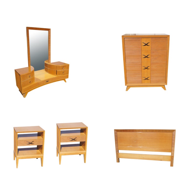 A mid century modern vanity with mirror designed by Paul Frankl and made by Brown Saltman.  An oak case with combed oak drawer fronts and sides.  As shown in the last image, we have several matching pieces of Paul Frankl bedroom furniture listed on