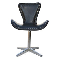 Leather And Chrome Swivel Chair 8