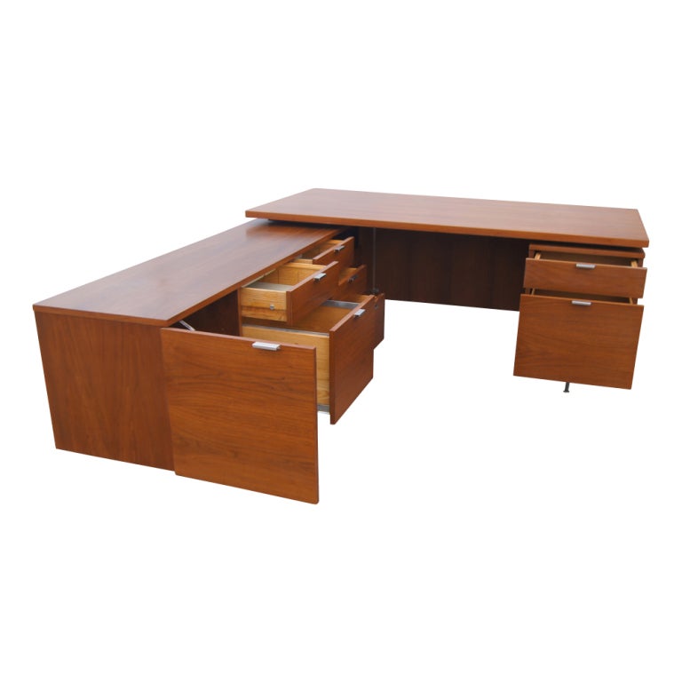 George Nelson For Herman Miller Walnut Executive Desk In Excellent Condition In Pasadena, TX