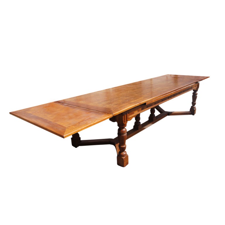 10-14 ft Antique French Country Extending Walnut Drawleaf Dining Table or Conference Table.
Expandable with one leaf on each side of the table.
In Walnut wood construction.