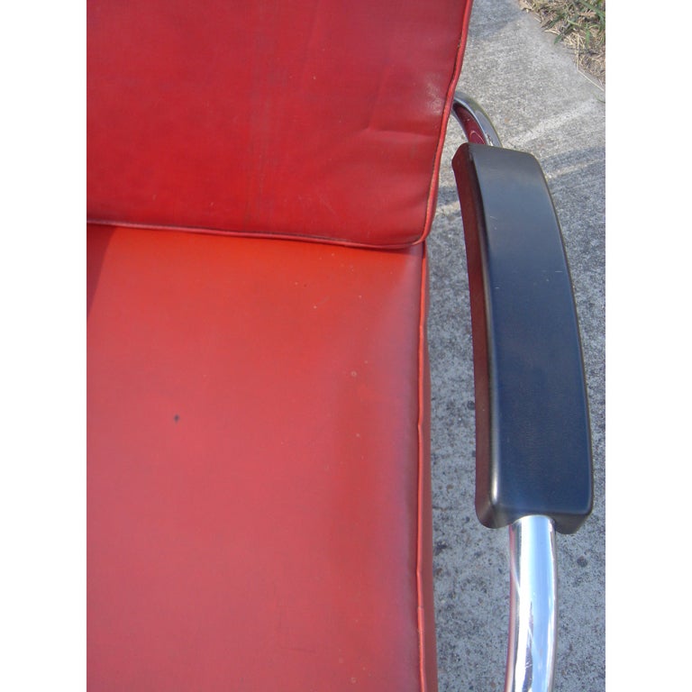 Pair Of Art Moderne Royal Chrome Lounge Chairs In Good Condition In Pasadena, TX