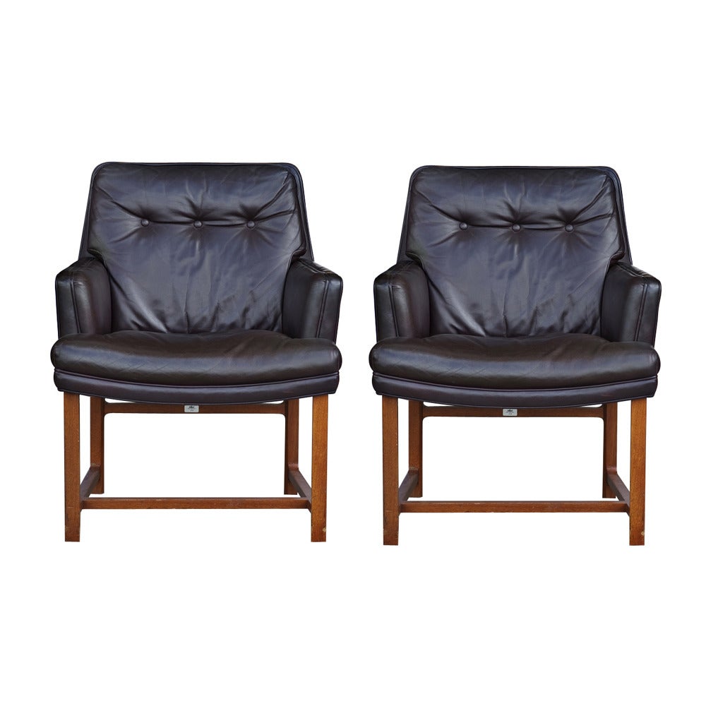 Mid-Century Modern Pair of Brown Leather Dunbar Lounge Chairs