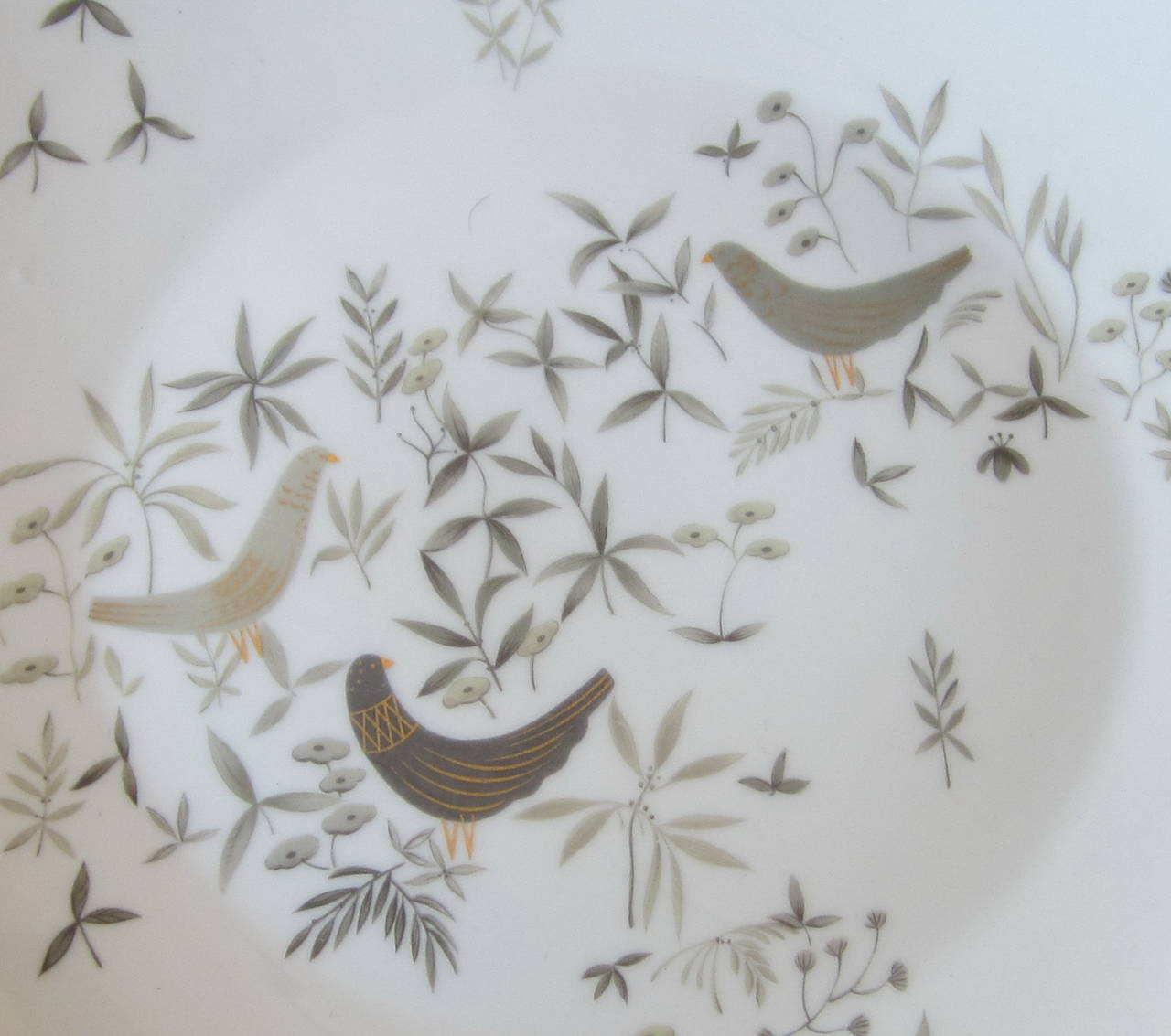 Rosenthal.

Raymond Loewy.

Set of vintage Mid-Century Rosenthal birds on trees china designed by Raymond Loewy.

Plate service for eight. Charming and rare discontinued pattern in gold/taupe tones featuring three birds.