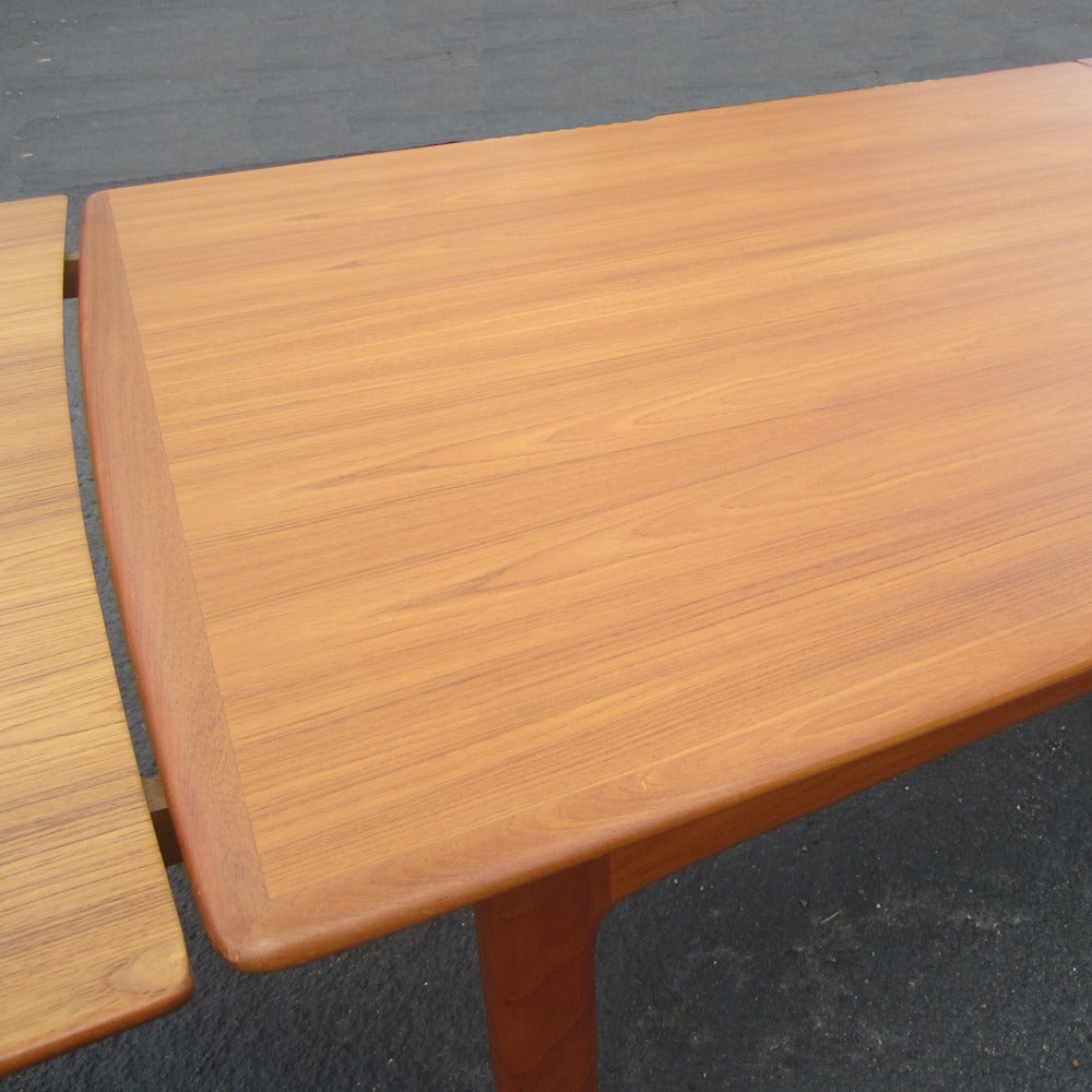 Danish Teak Dining Table with Sliding Leaves Designed by Arne Vodder In Good Condition In Pasadena, TX