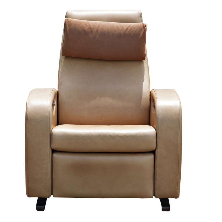 A contemporary Antigo lounge recliner made by American Leather featuring exceptional quality and comfort.  Upholstered in premium quality, naturally finished, top grain, bison grade honey colored leather. Single-needle top-stitching. Tight arms with