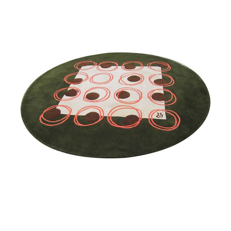 A round rug made by Della Robbia from their DR collection. The design is geometric on high quality wool.