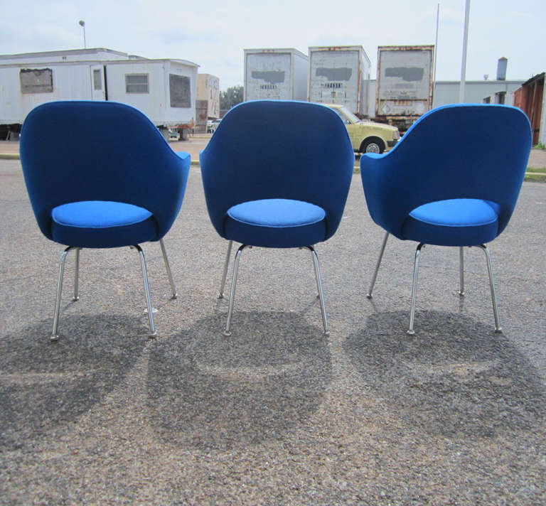 Eero Saarinen for Knoll Blue Executive Arm Chairs Set of Four In Good Condition In Pasadena, TX