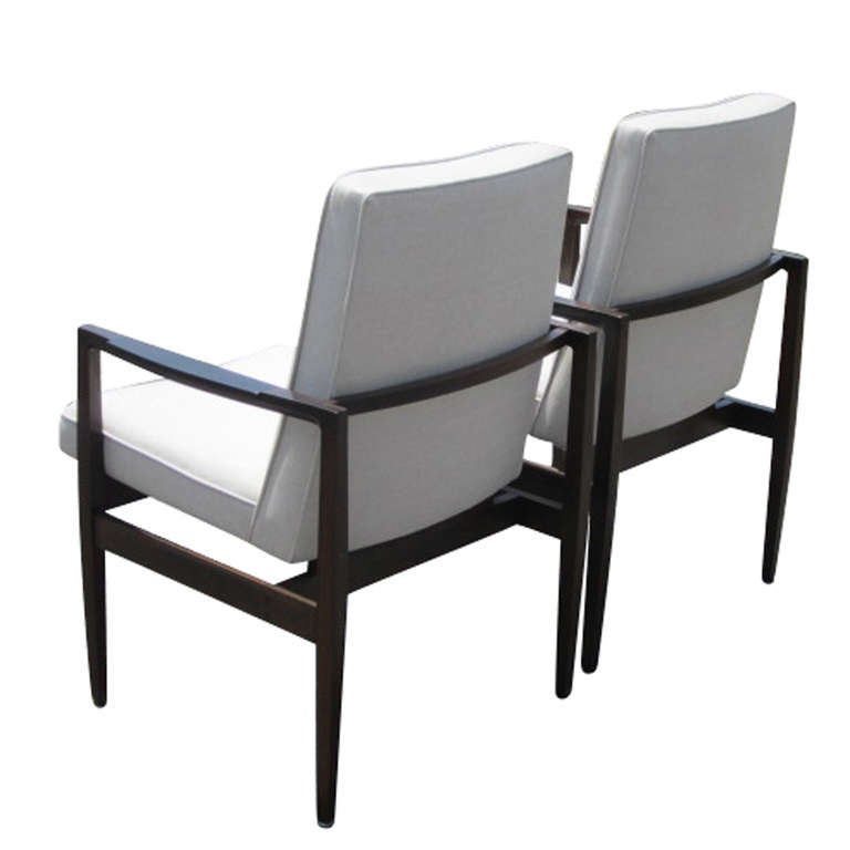 Mid-Century Modern Pair of Jens Risom Style Arm Lounge Chairs For Sale