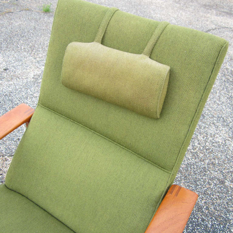 Dänischer moderner Loungesessel aus Teak und Tweed mit Ottomane