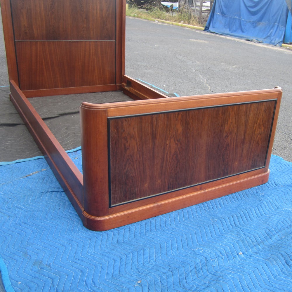 Pair of 1920s Art Deco Mahogany Twin Size Beds In Excellent Condition In Pasadena, TX
