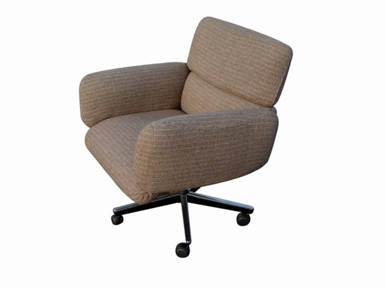 Knoll Zapf Advanced Low Back Executive Chair

Swivels, tilts and rolls on casters

Four star base

Tweed fabric with upholstered arms 

~ Multiple Chairs available, Price per each ~