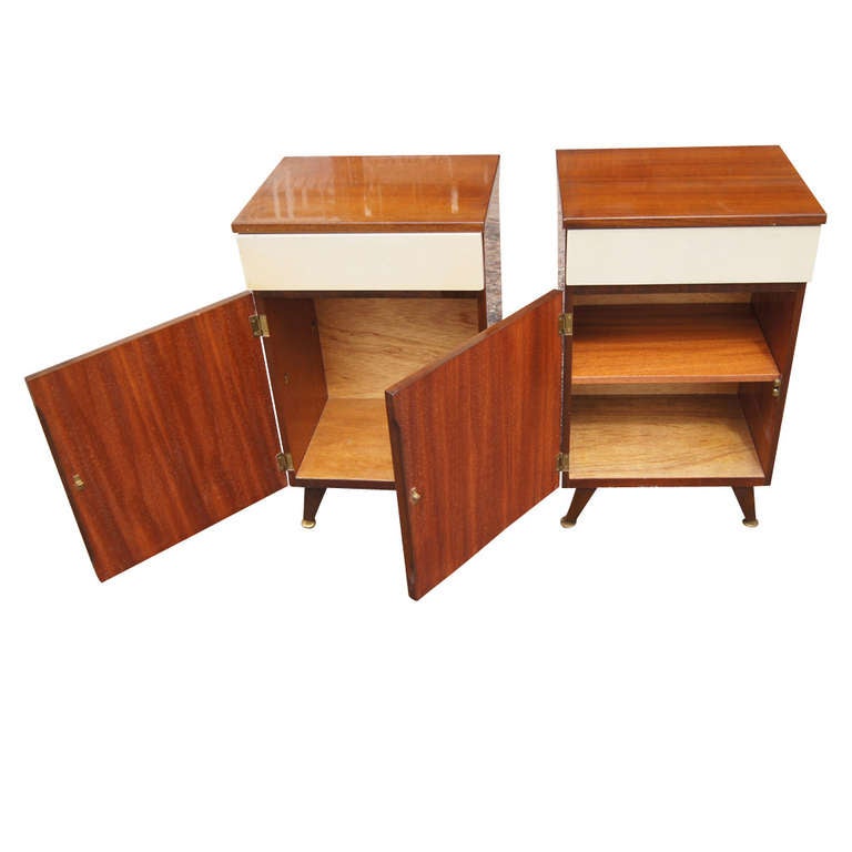 Very beautiful and modern style, mid 20th. Century. 

Meredew was a well-known furniture manufacturer based in Letchworth, UK. The firm took on its first staff designer after the war and Meredew's traditional designs was changed for a range of