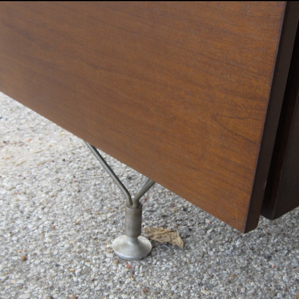 Mid-Century Modern Vintage Walnut Single Pedestal Desk by Stow Davis For Sale