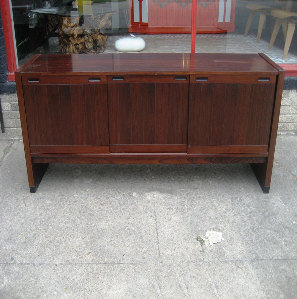 Danish Vintage Mid-Century Modern Dyrlund / Drylund Rosewood Credenza