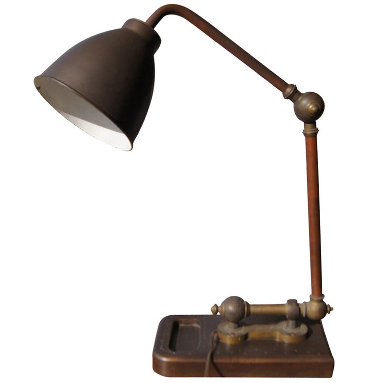 Lampe de bureau vintage en laiton et cuivre de l'Angleterre marine, 1930 En  vente sur 1stDibs