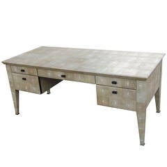 Bureau Theo tapissé de galuchat conçu par Romeo Sozzi
