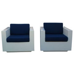 Pair Of White Fiberglass Lounge Chairs 8