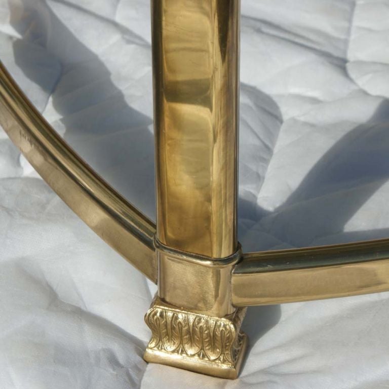 Table basse italienne néo-classique en laiton et verre Bon état - En vente à Pasadena, TX