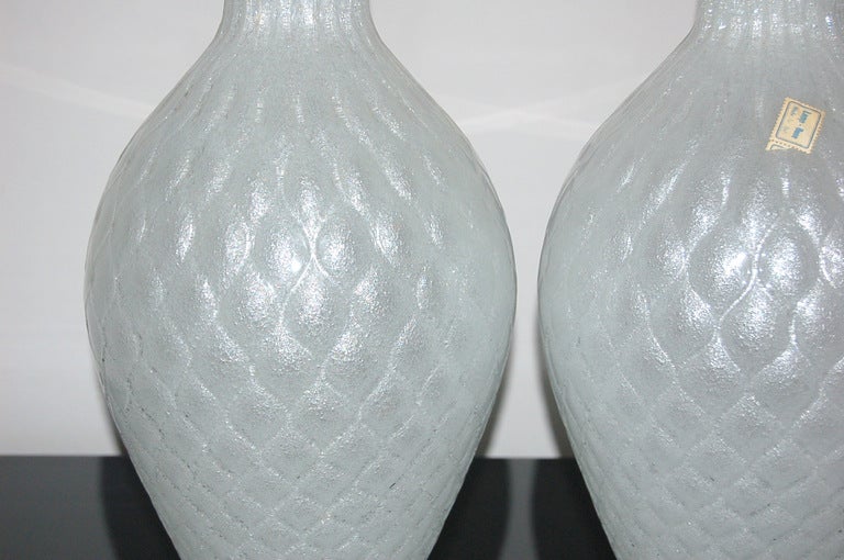 20th Century Galliano Ferro - White Pulegoso Murano Lamps in Net Pattern For Sale