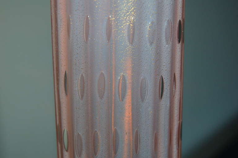 Pair of Vintage Opaline Murano Column Lamps in Salmon with Gold and Bubbles For Sale 2