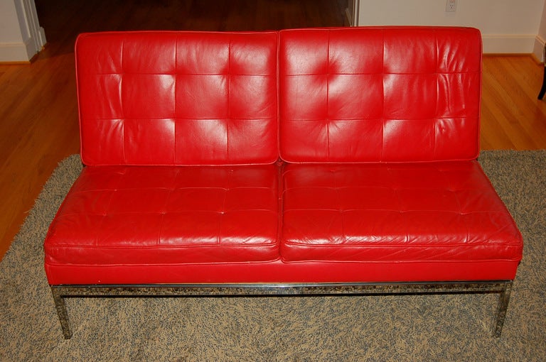 Classic armless Knoll loveseat in LIPSTICK RED leather - rare and beautiful!  

Knoll Associates, Inc. label present.