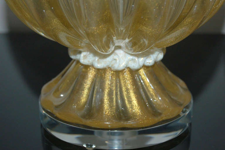 Mid-20th Century Pair of Wedding Cake Murano Lamps in Golden Champagne