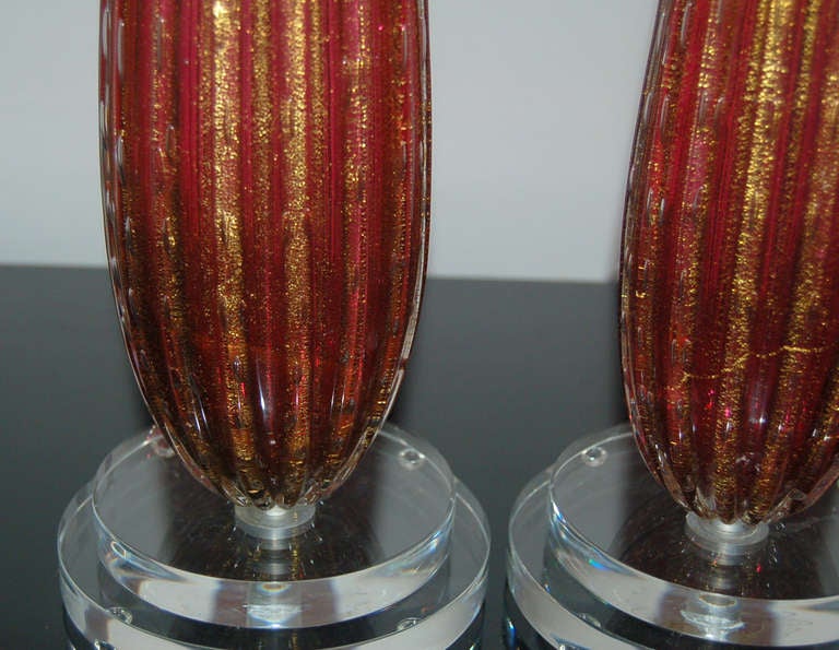 Pair of Vintage Murano Lamps in Pomegranate with Gold In Excellent Condition In Little Rock, AR