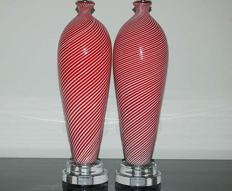 Italian Pair of Pin-Striped Vintage Murano Lamps by Dino Martens For Sale