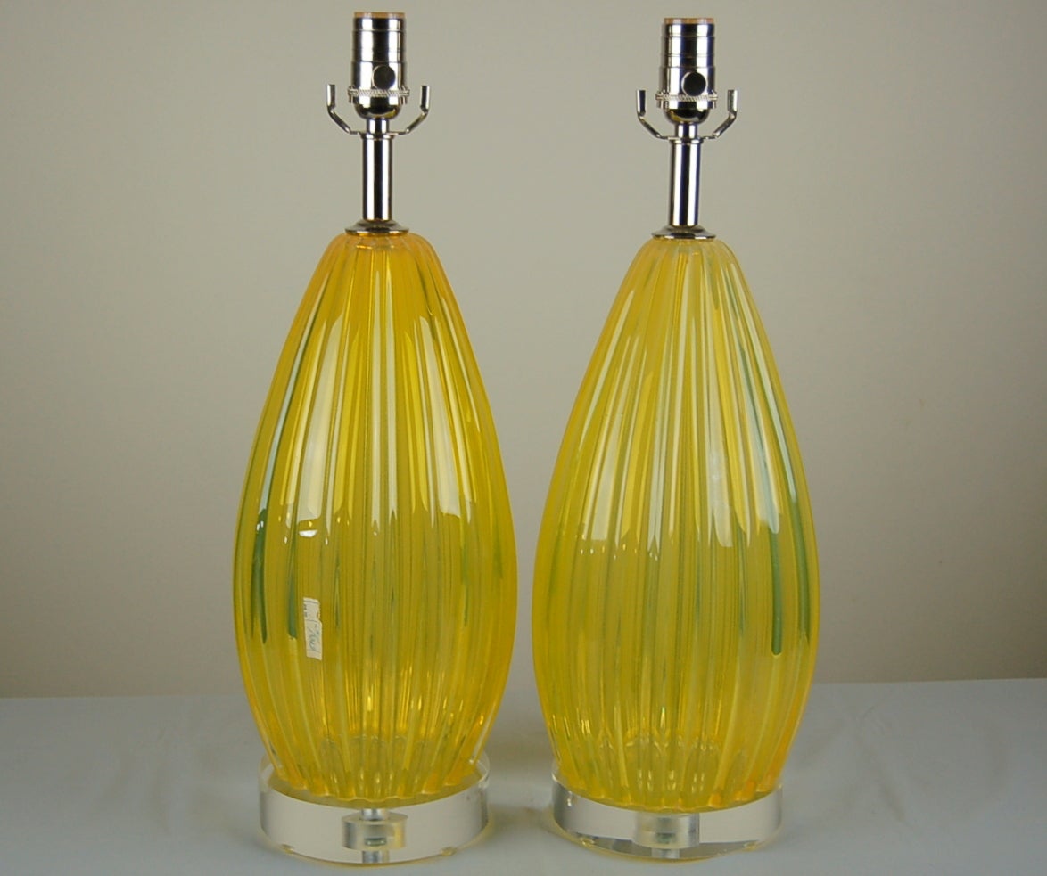 Mid-Century Modern Pair of Vintage Murano Lamps by Seguso in Lemonade Yellow For Sale