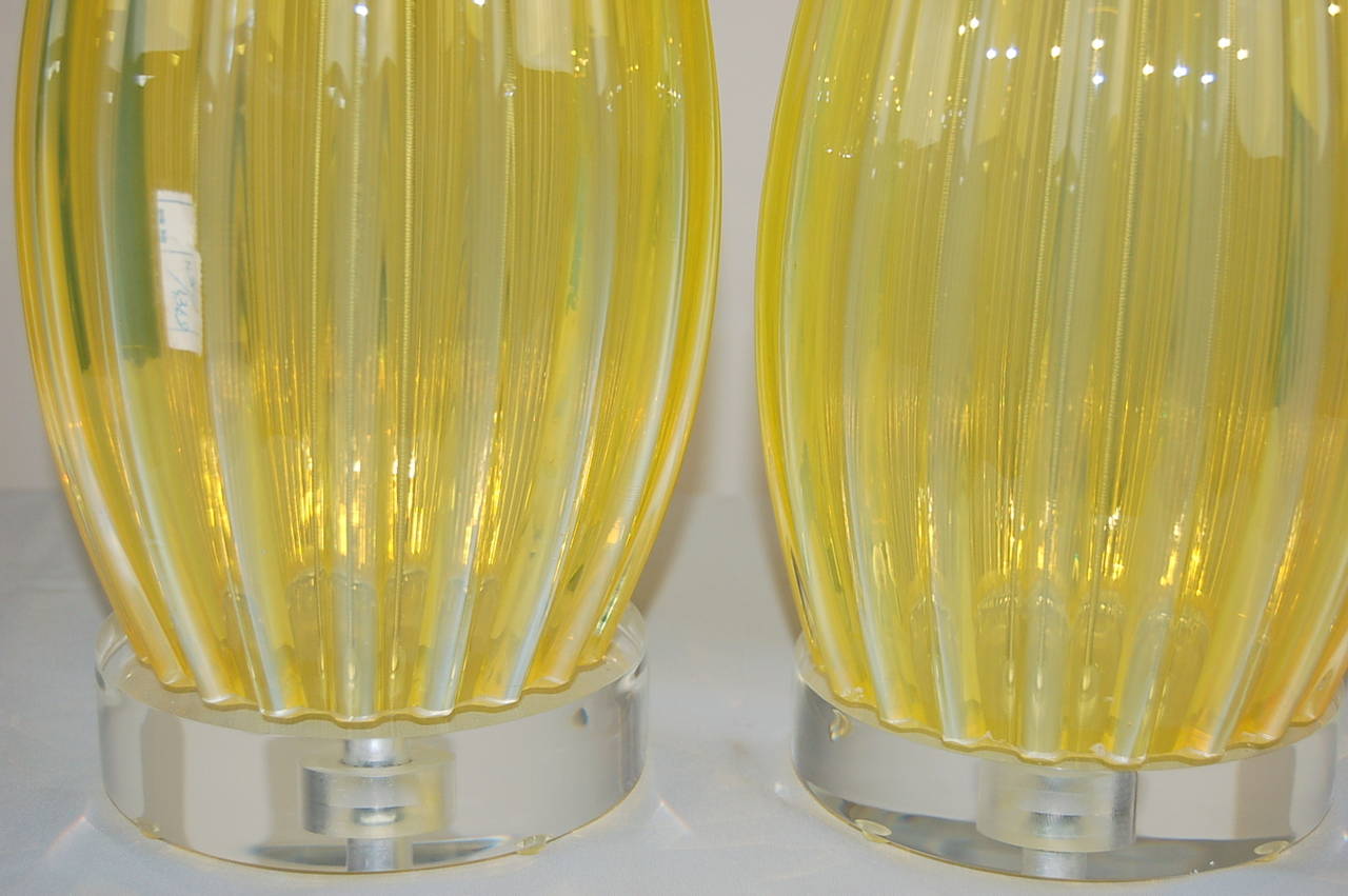 Italian Pair of Vintage Murano Lamps by Seguso in Lemonade Yellow For Sale