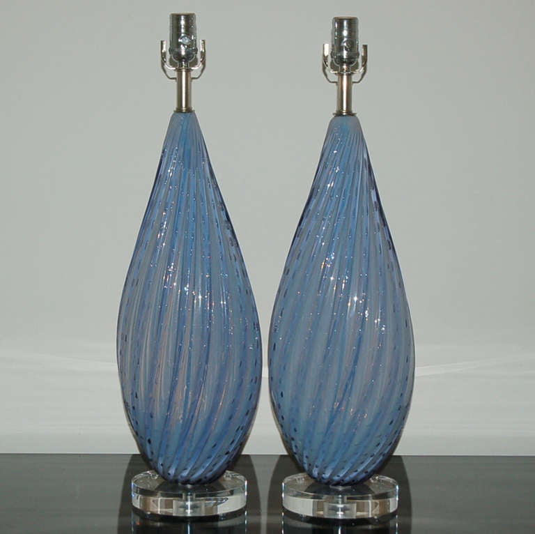A wonderful pair of PALE LAVENDER Opaline lamps by Alfredo Barbini. These are wonderfully ALMOND SHAPED - eight inches wide and four inches in depth. The color is magical, thanks to the Opaline in the glass.

They are mounted on thick round lucite