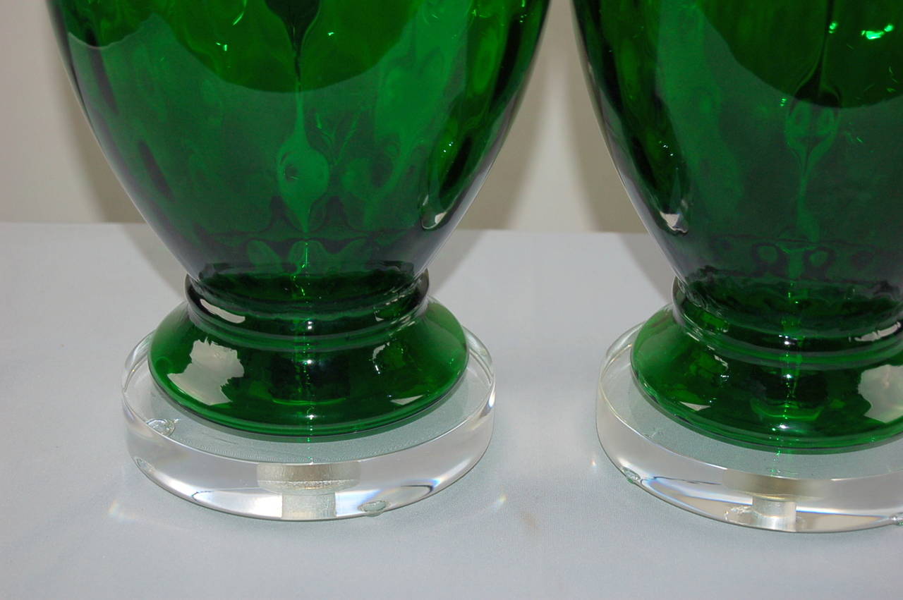 Brushed Pair of Classic Vintage Murano Lamps in Emerald Green For Sale