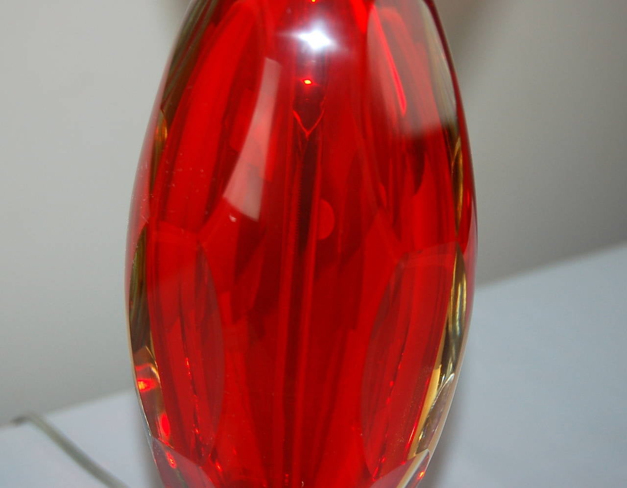 Pair of Faceted Sommerso Vintage Murano Lamps in Lipstick Red For Sale 1