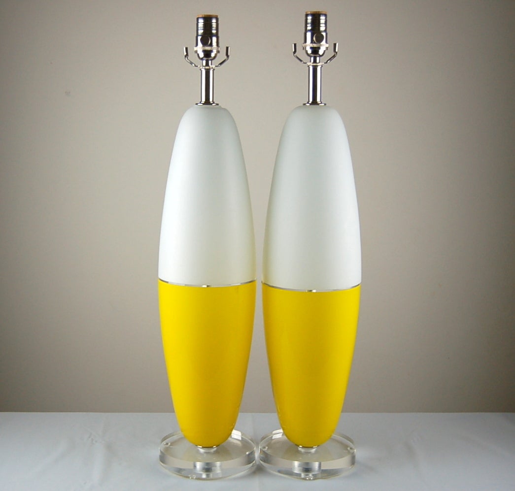 Mid-Century Modern Pair of Yellow Space Age Murano Capsule Lamps, 1960s For Sale