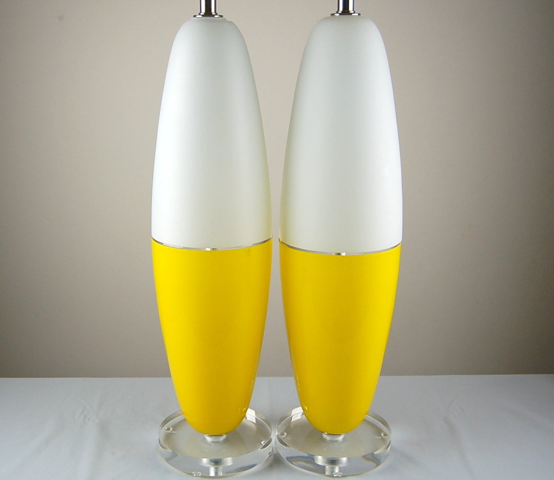 Italian Pair of Yellow Space Age Murano Capsule Lamps, 1960s For Sale