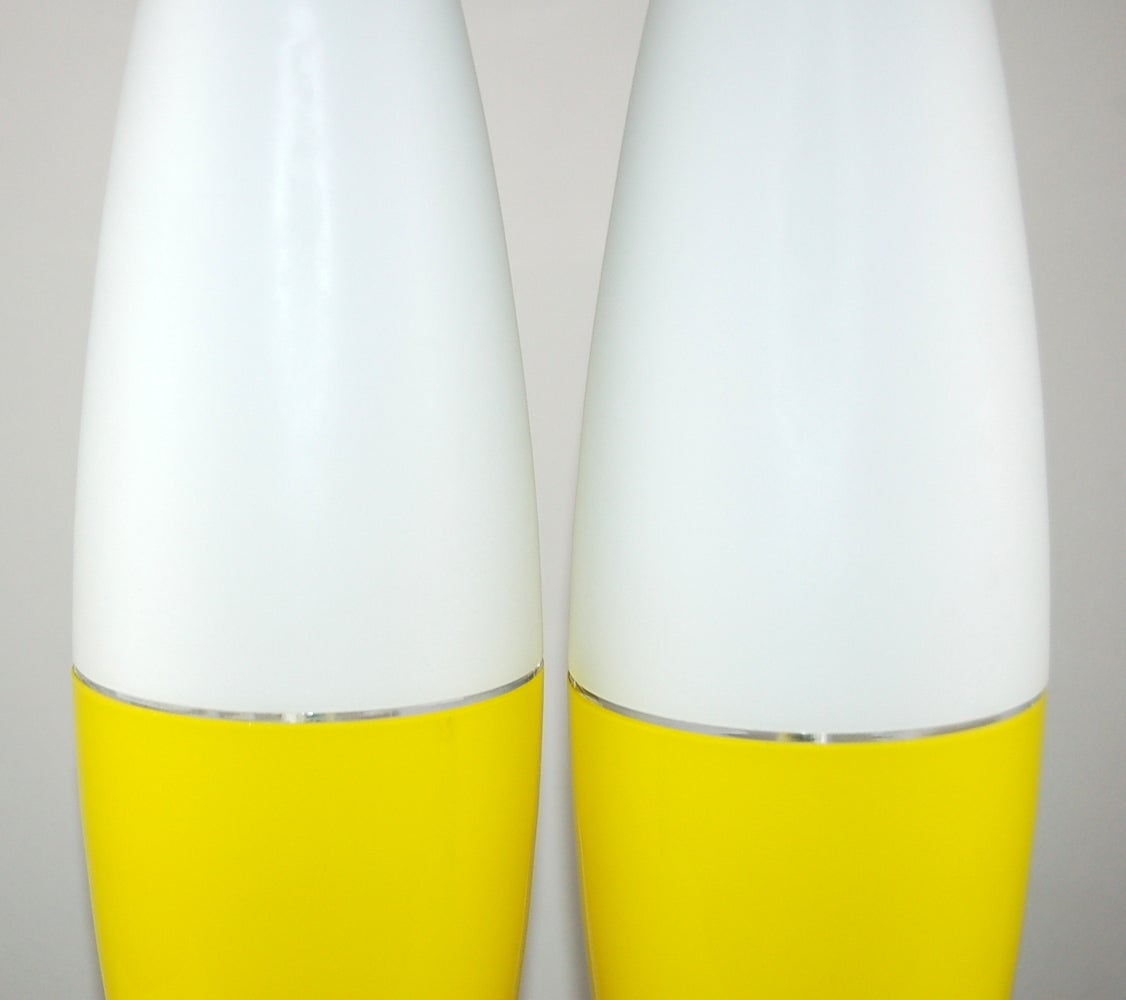 Pair of Yellow Space Age Murano Capsule Lamps, 1960s In Excellent Condition For Sale In Little Rock, AR