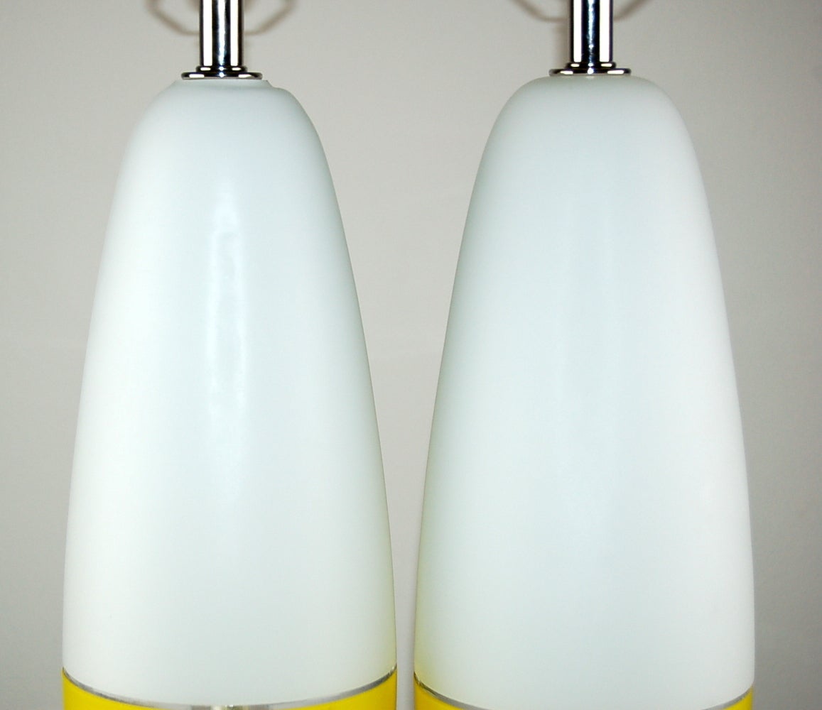 Mid-20th Century Pair of Yellow Space Age Murano Capsule Lamps, 1960s For Sale